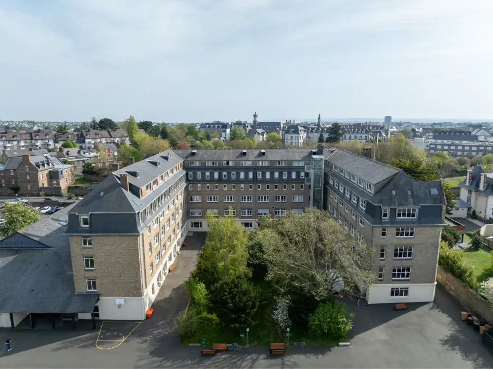 Batiment principal du Pole Sup Balavenne, ecole superieure de Saint-Brieuc