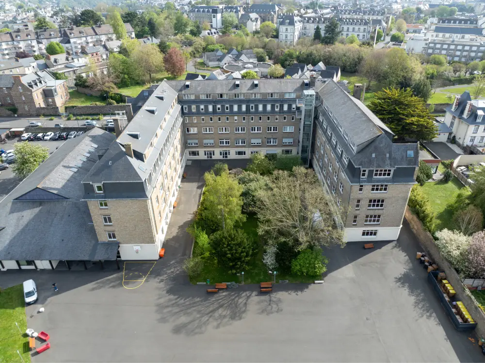 Vue d'ensemble des installations du Pole Sup Balavenne a Saint-Brieuc